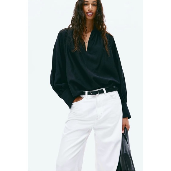 Black Balloon-Sleeved Blouse (S, L, XL) - Picture 2 of 6